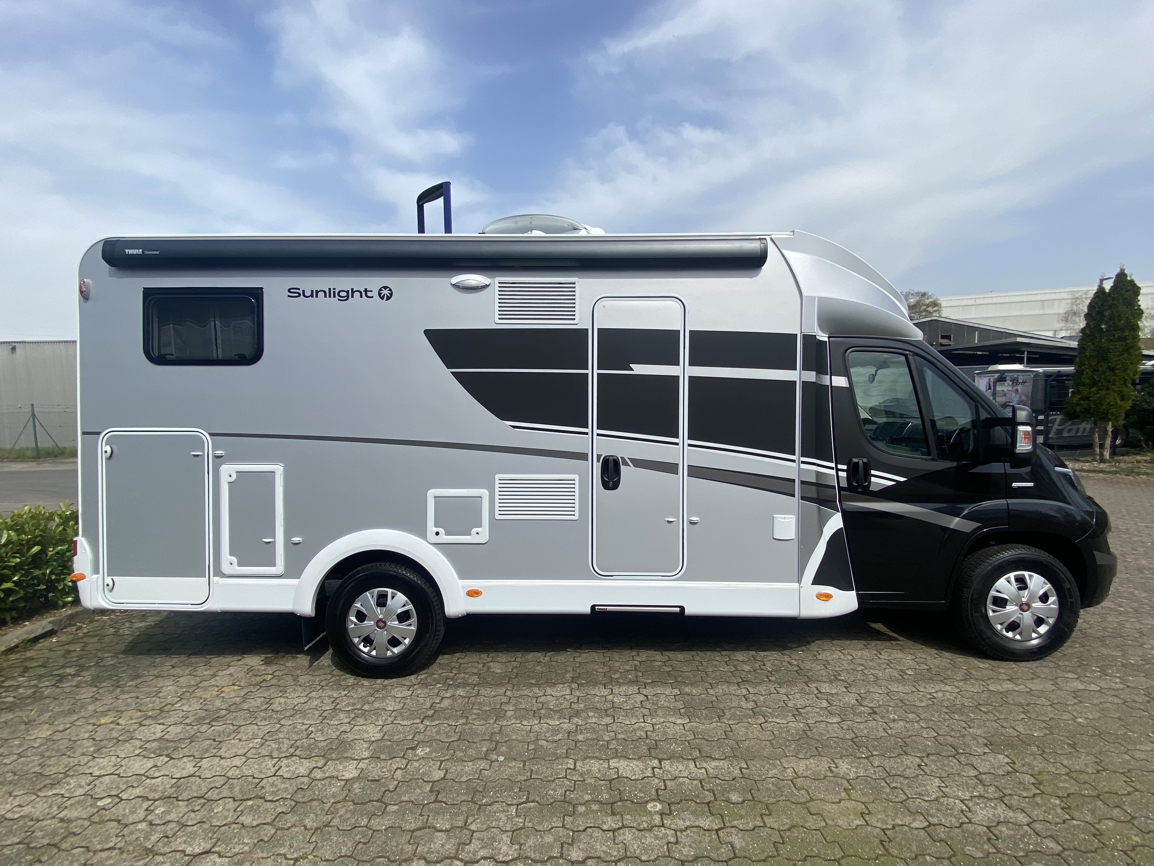 Teilintegriertes Wohnmobil Sunlight T65 Mit 4 Schlafplätzen, Wohnmobil ...